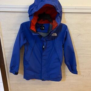 The North Face Unisex Kids' Scoop Jacket, Waterproof, Lightweight blue orange